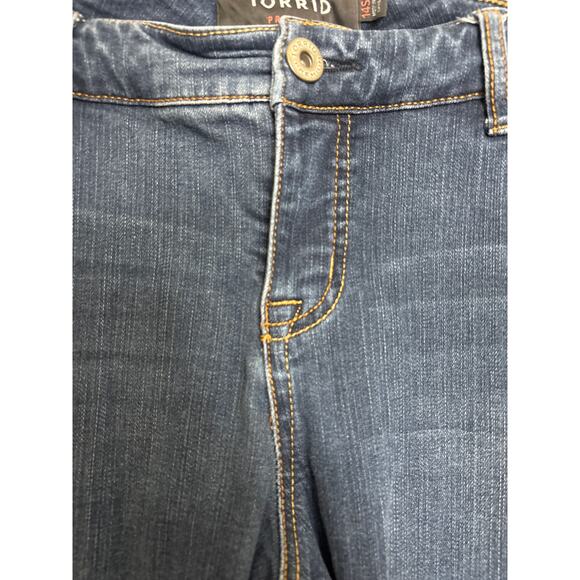 Torrid Boot Cut Jeans Womens 14S 14 Short Blue Premium Relaxed Stretch Mid-Rise - Picture 3 of 6